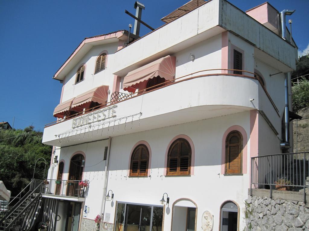 Hotel Affittacamere Novella Tramonti Exteriör bild